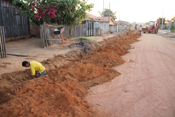 Extensão de 300m de Rede na Olavo Bilac - Rolim de Moura-20.07.2012