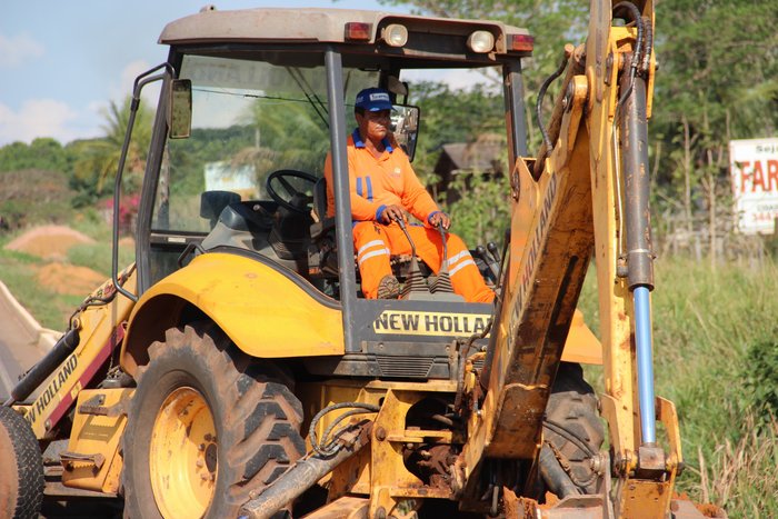 Neuza Gomes agradece aos servidores do DER pelo empenho, na construção da nova adutora